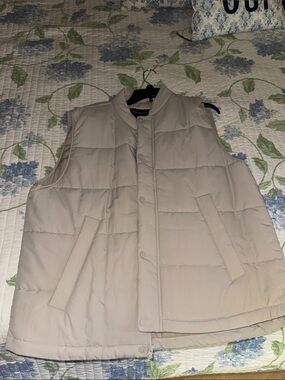 Abercrombie & Fitch Light Beige Quilted Puffer Vest